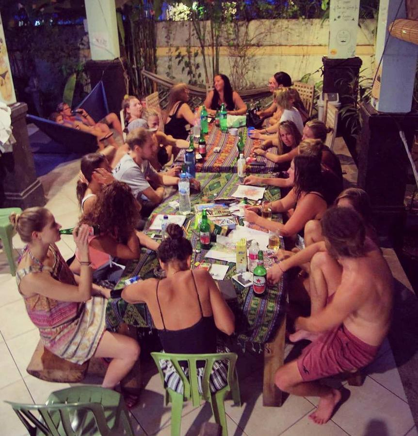 Canggu Surf Hostel ภายนอก รูปภาพ