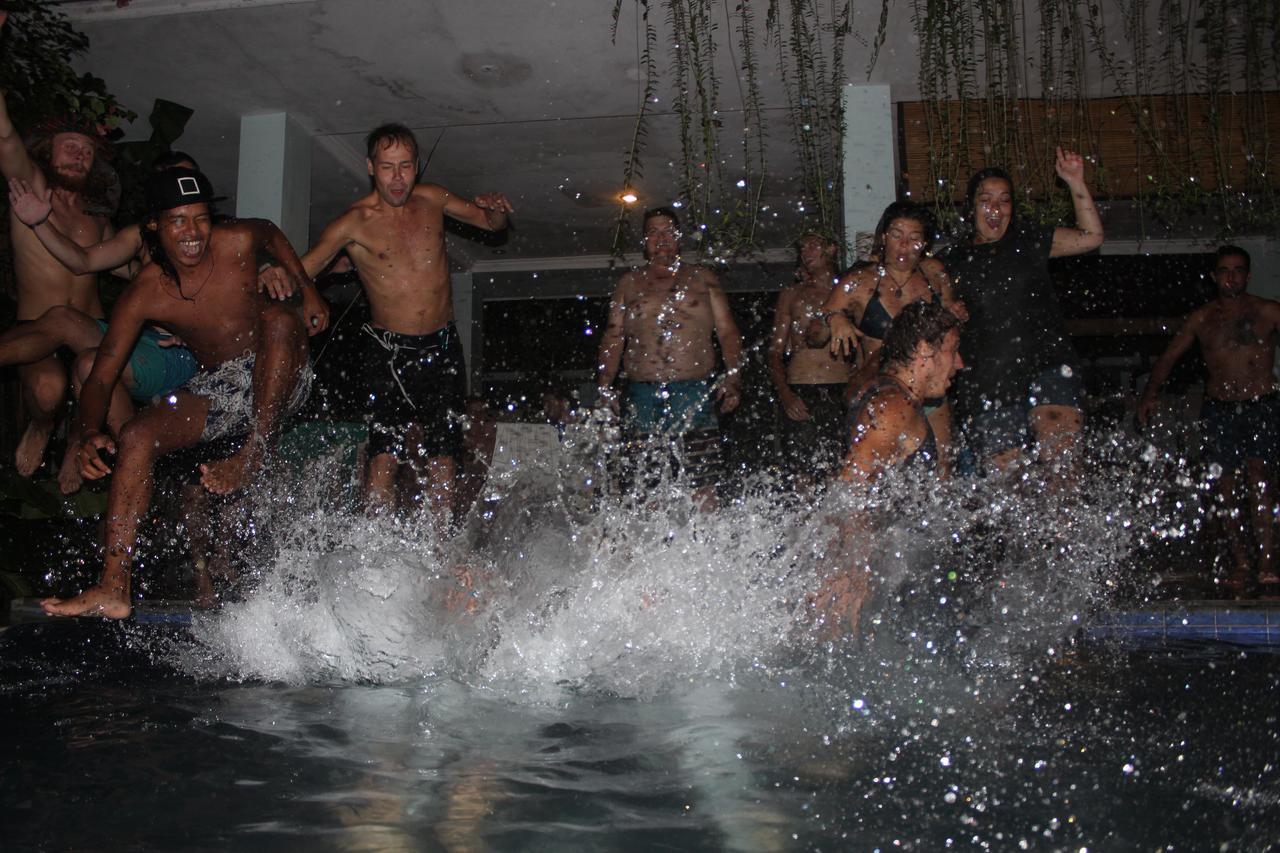 Canggu Surf Hostel ภายนอก รูปภาพ